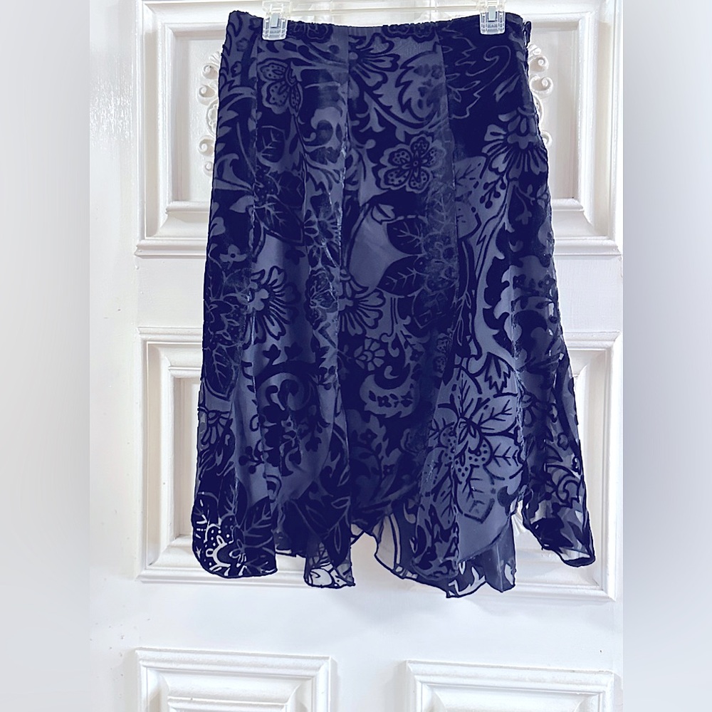 90’s CHIC Grunge MIDI Skirt By Notations, Velvety Floral Design Ruffled Length - Picture 3 of 16